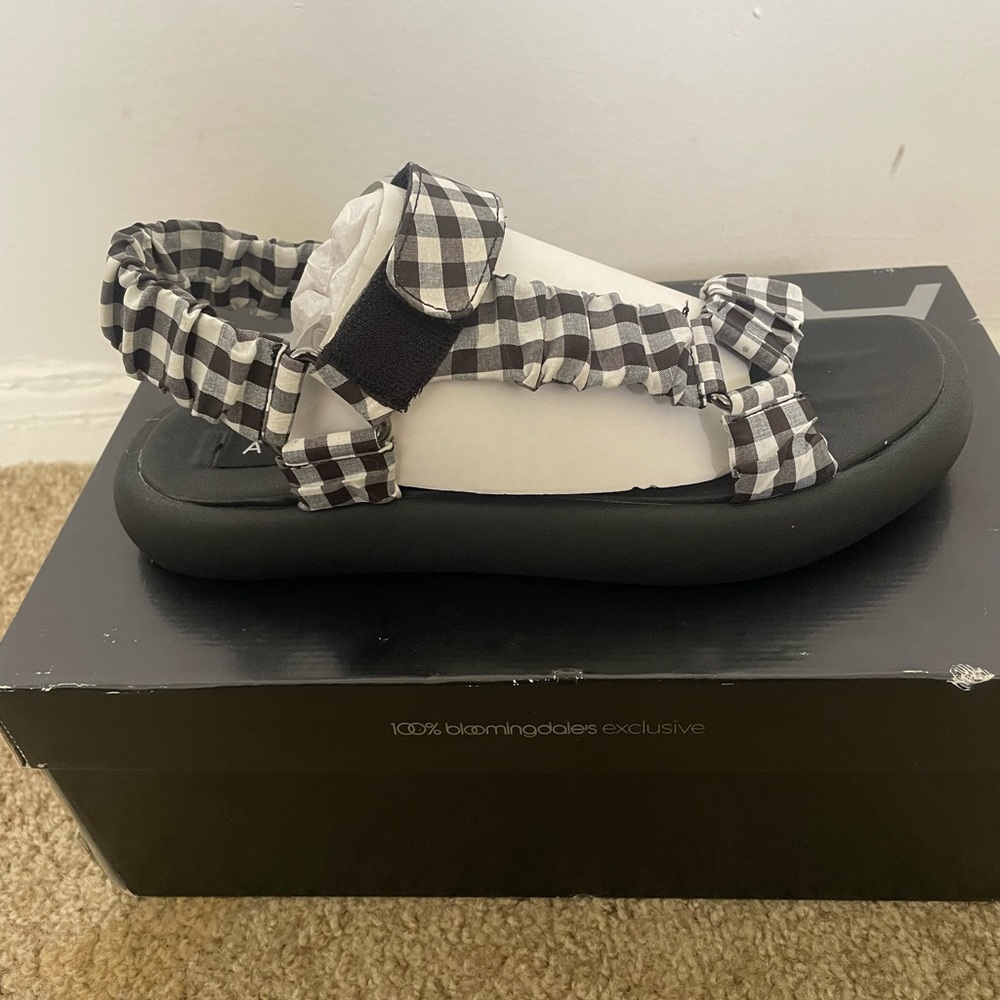 Women sandals